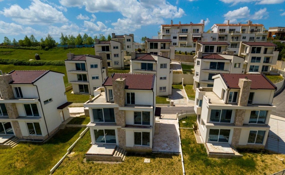 Vilë, Quiet Lake Residence - Rruga "Panorama e Liqenit" Tirana